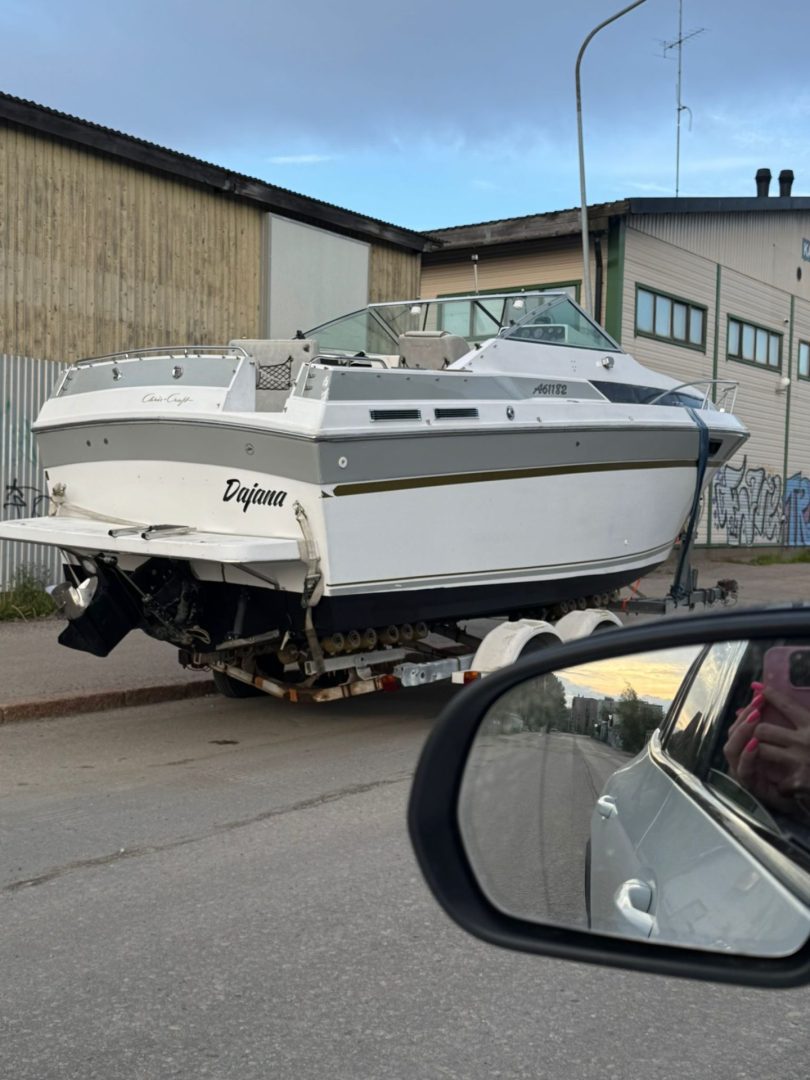 Logot ja teippikirjaimet veneisiin ja autoihin Helsingissä ja Espoossa