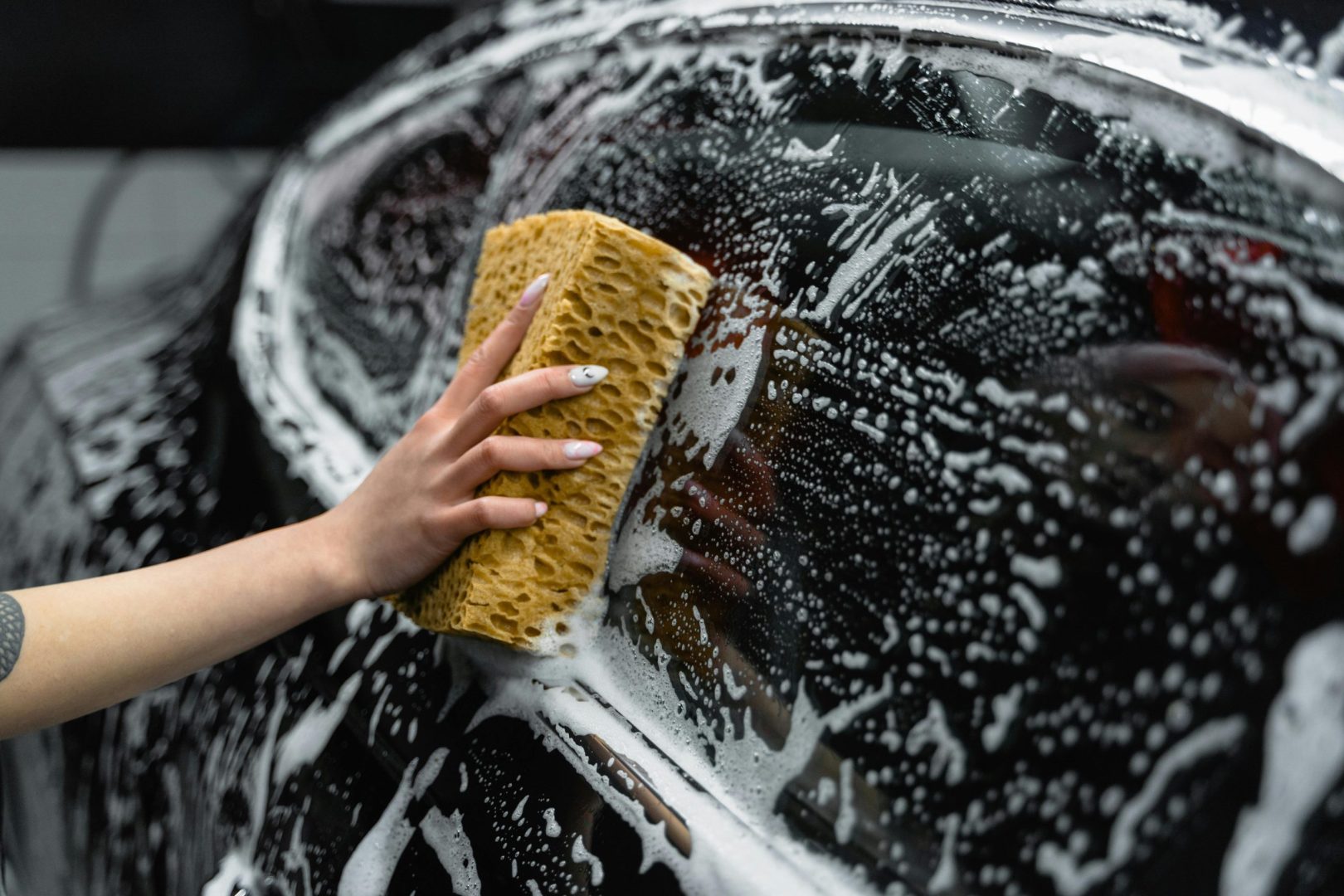 "Auton käsipesu ammattitaidolla Helsingissä ja Vantaalla – Automeikkaus.fi"