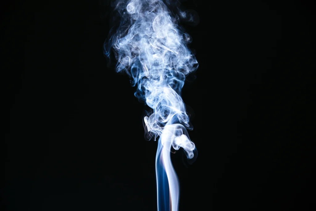 Tupakan haju autossa – miksi se jää auton sisätiloihin ja miten se poistetaan tehokkaasti